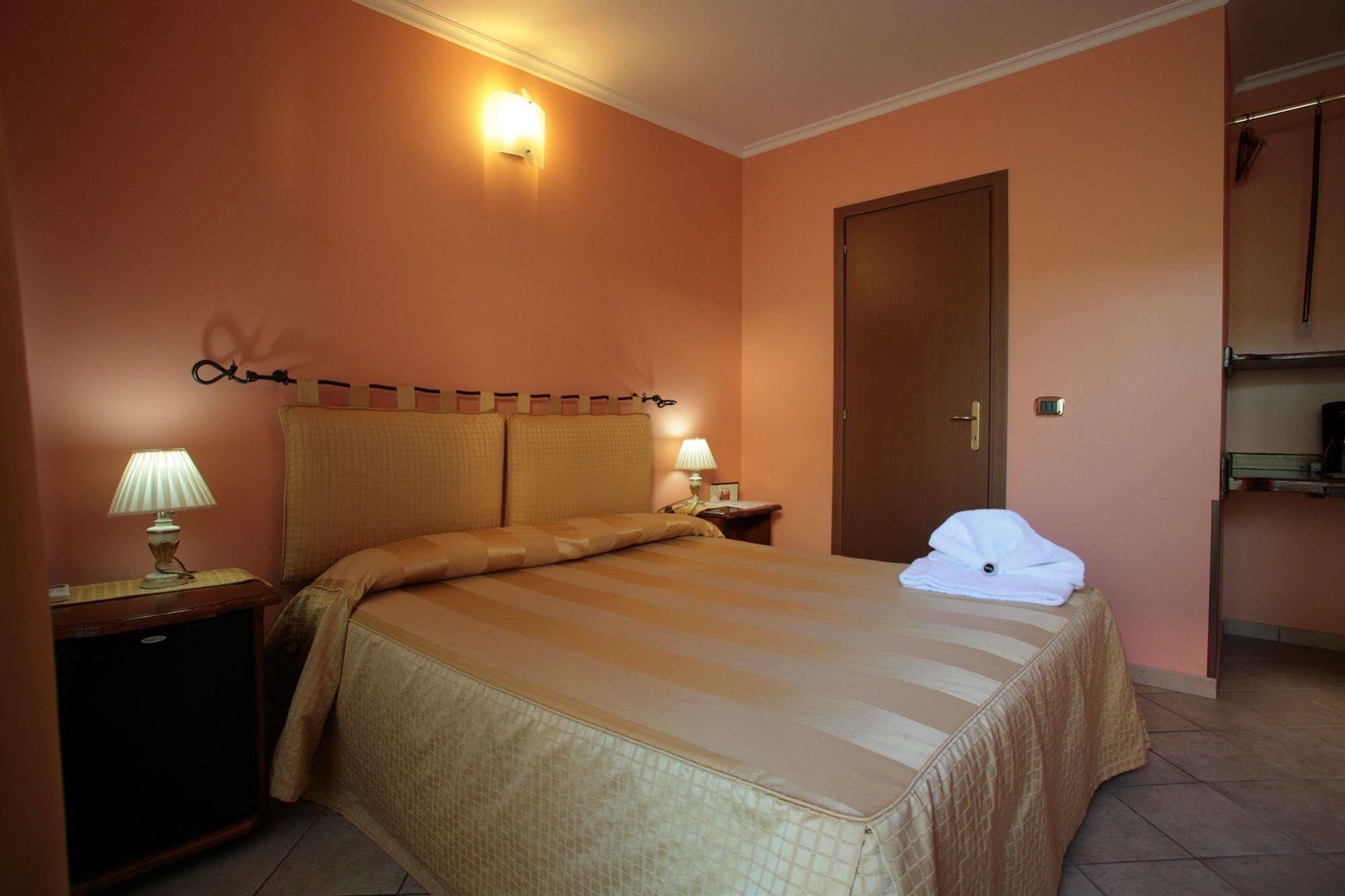 Airport Hotel Fiumicino Dış mekan fotoğraf